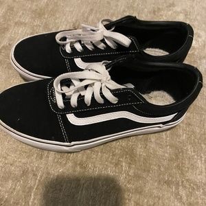 Vans ward size 6 bigkids or 7.5 women